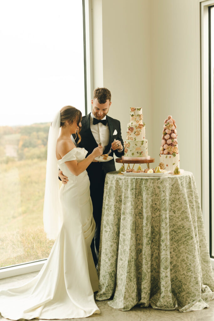 bride and groom cutting cake at Hocking Hills Wedding Venue